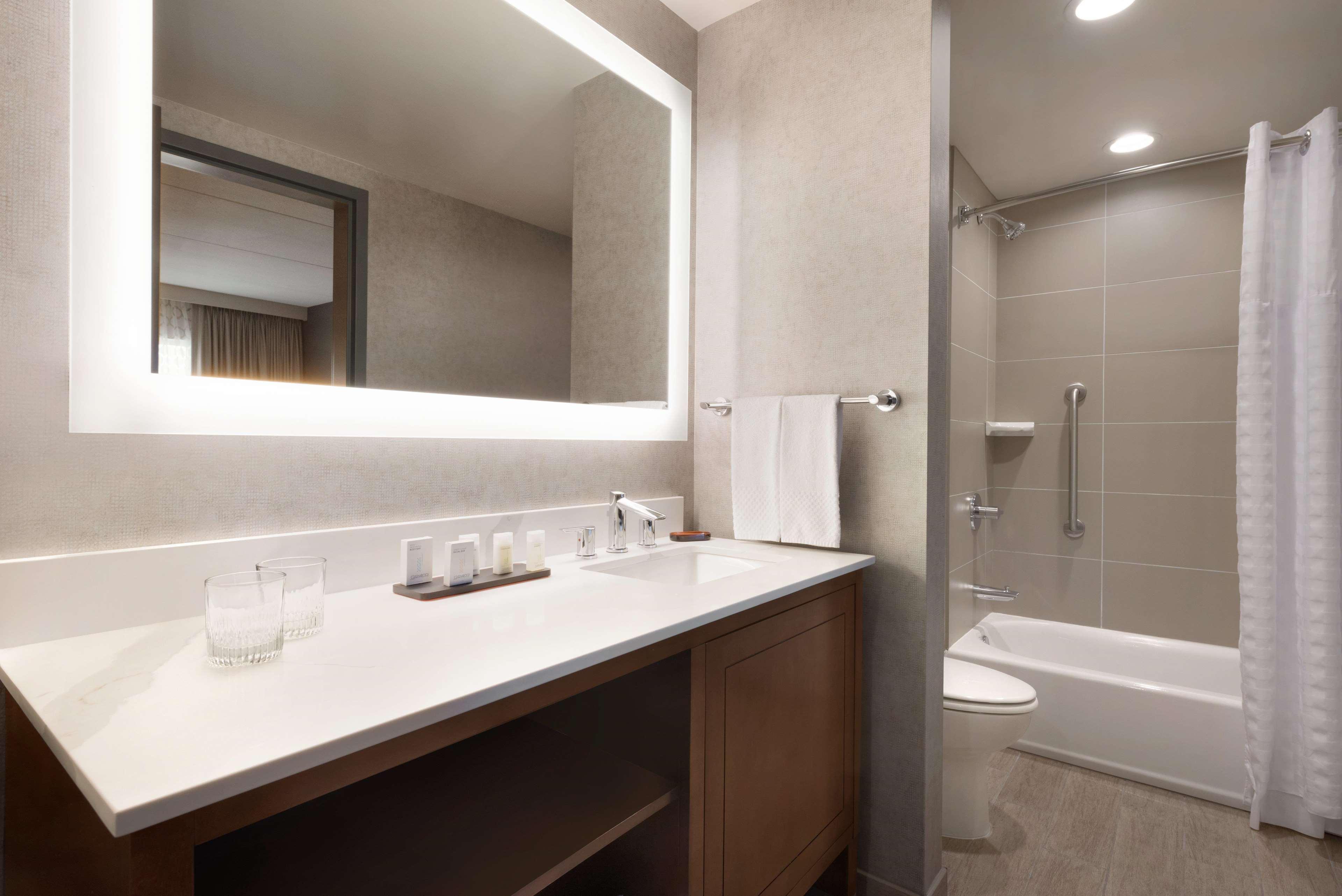 Embassy Suites By Hilton Chicago Naperville Εξωτερικό φωτογραφία